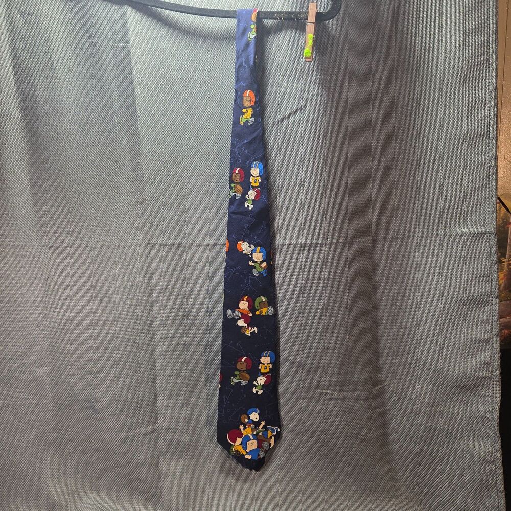 Vintage Peanuts Football Silk Tie Snoopy Charlie Brown Linus United Feature Synd